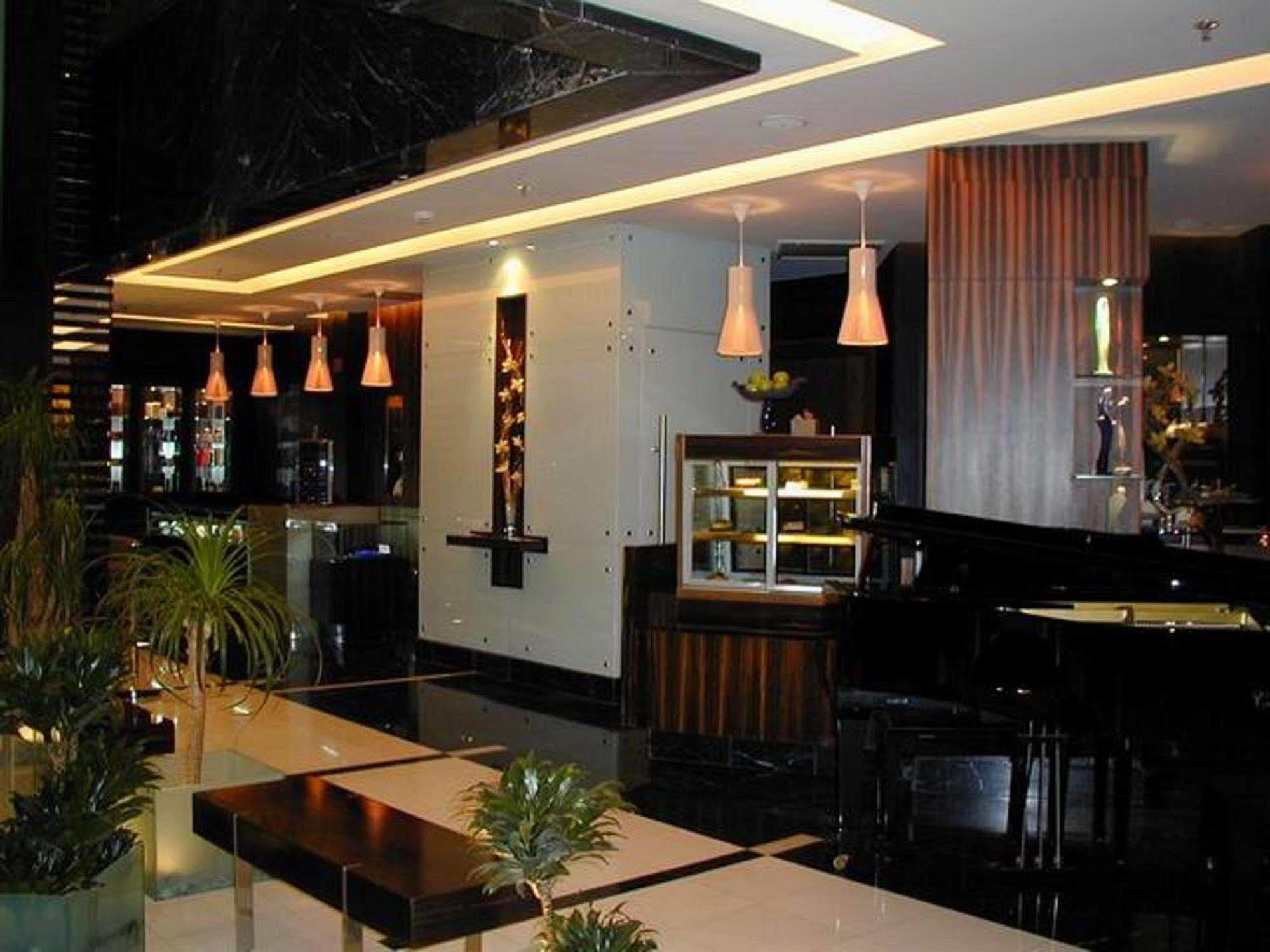 Le Royal Tower Hotel Koeweit Buitenkant foto